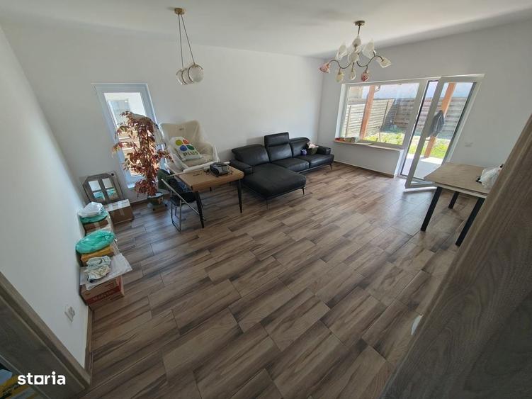 Casă cu 4 camere în Hărmanului
