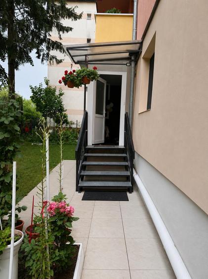 Apartament cu 3 camere în Cetate