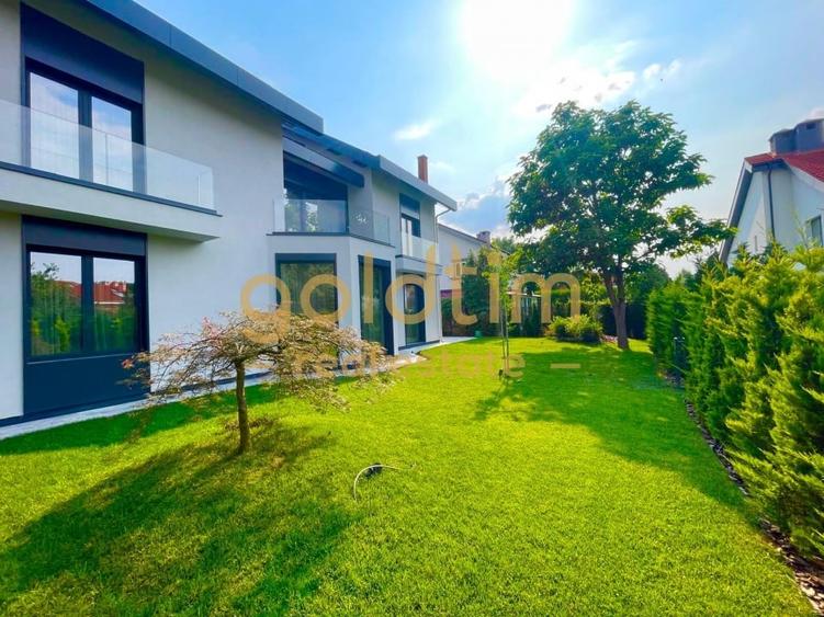 Casă individuală cu 7 camere cu Canalizare în Pipera
