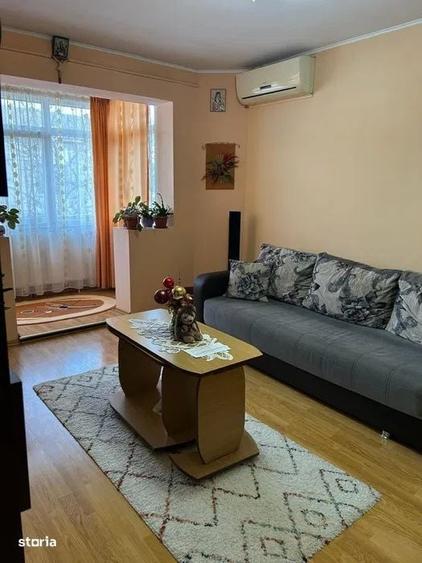 Apartament cu 3 camere semidecomandat în Alexandru cel Bun