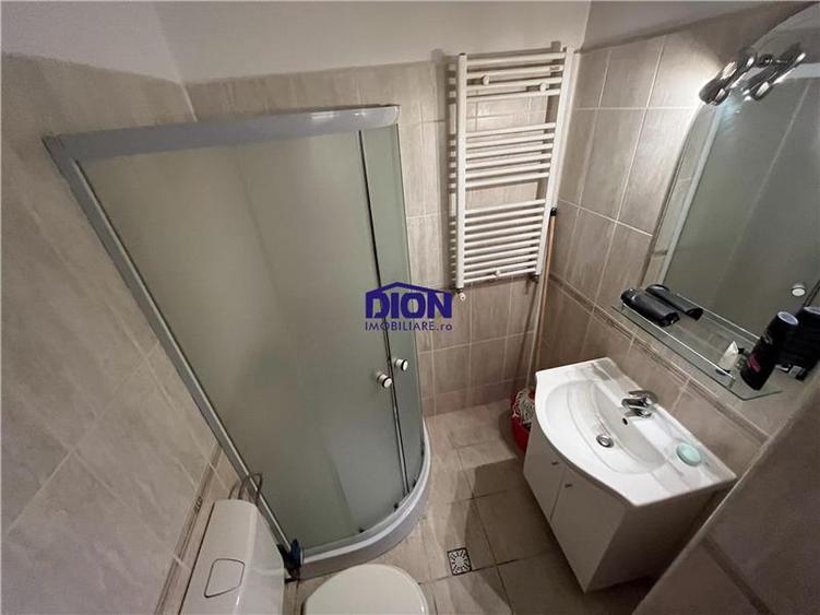 Apartament cu 2 camere semidecomandat, mobilat în Central