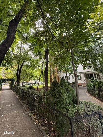 Apartament cu 3 camere, mobilat în Berceni