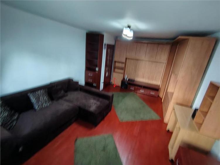Garsonieră decomandată, mobilată în Decebal