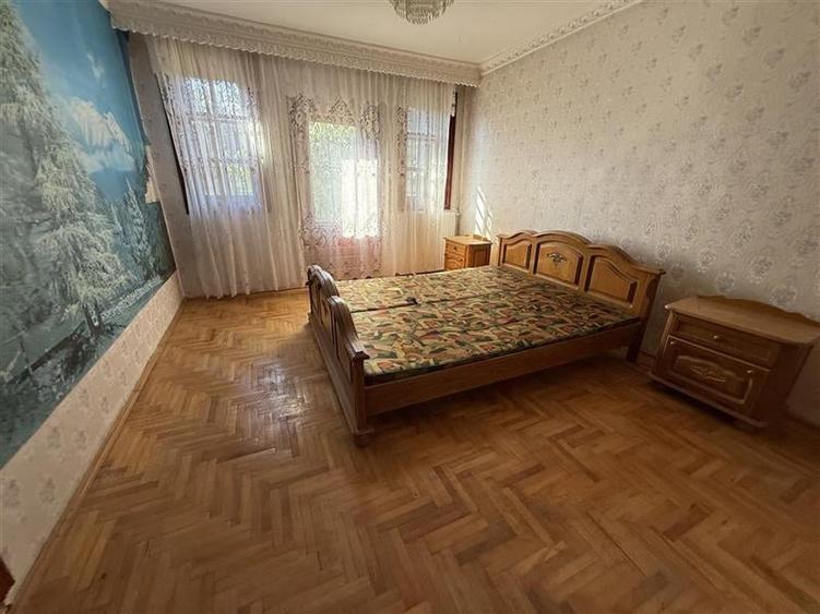 Casă individuală cu 5 camere cu Teren 5725 Mp în Calea Moinești