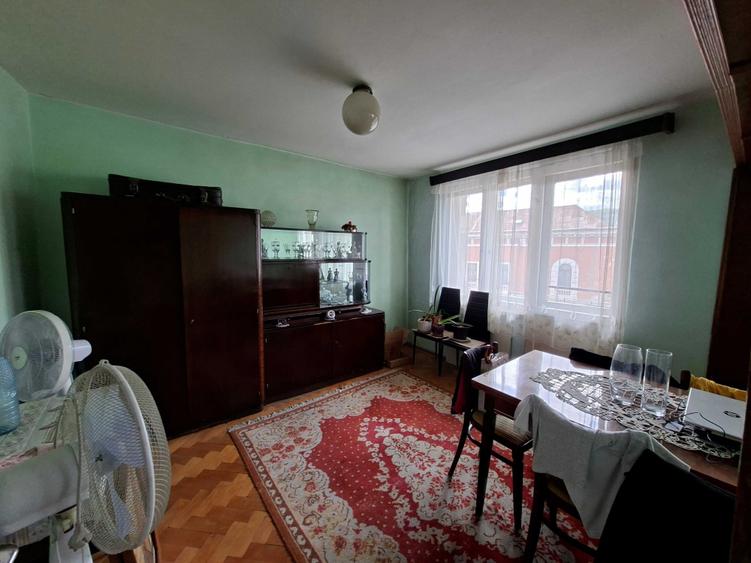 Apartament cu 3 camere decomandat în Ultracentral