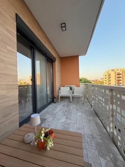 Apartament cu 2 camere decomandat în Torontalului
