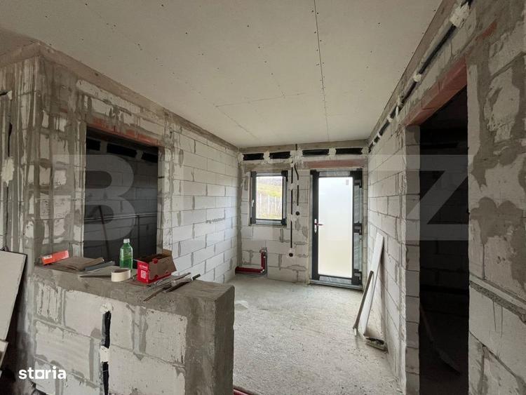 Casă cu 4 camere în Uriu