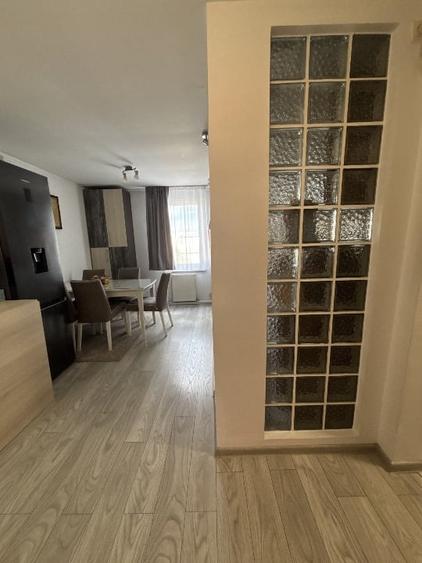 Apartament cu 3 camere decomandat, mobilat în Tudor