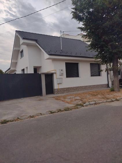 Casă cu Teren 480 Mp în Cantemir