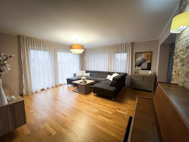 Casă cu 4 camere în Cătălina