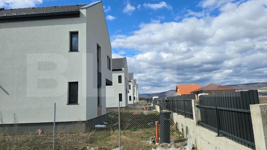 Casă individuală cu 4 camere cu Garaj în Mihai Viteazu