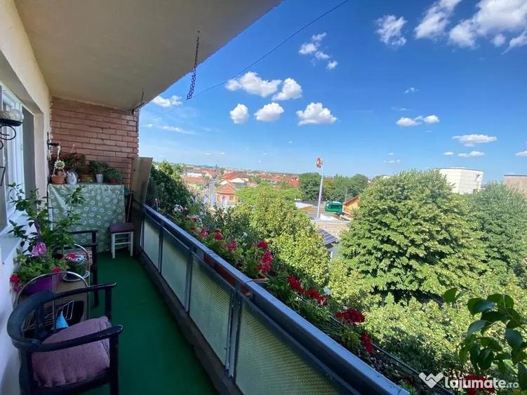Apartament cu 4 camere decomandat în Miorița