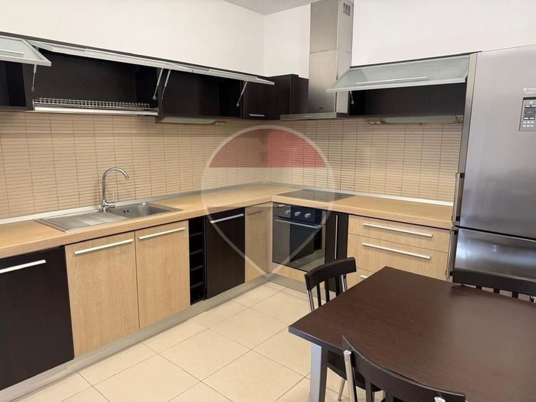 Apartament cu 3 camere semidecomandat în Primăverii