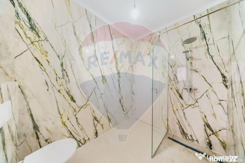 Casă cu 5 camere cu Teren 500 Mp în Vladimirescu