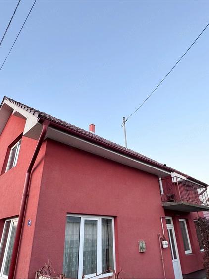 Casă cu 4 camere cu Teren 2000 Mp în Central