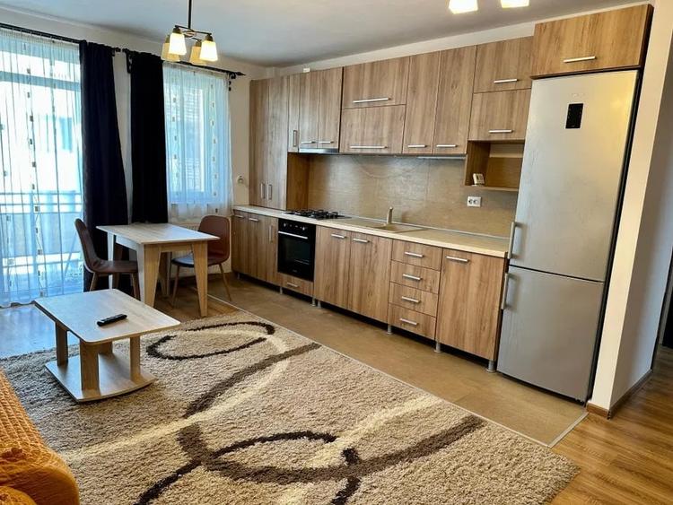 Apartament cu 2 camere semidecomandat, mobilat în Florești