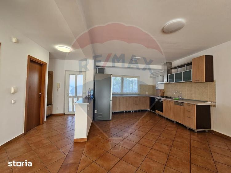 Casă cu 4 camere cu Teren 256 Mp în Bună Ziua
