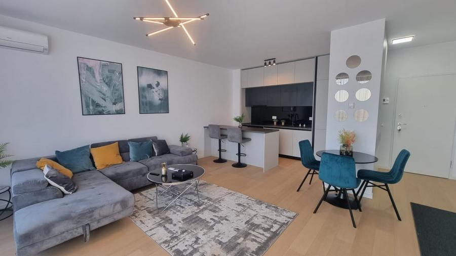 Apartament cu 2 camere decomandat în Băneasa