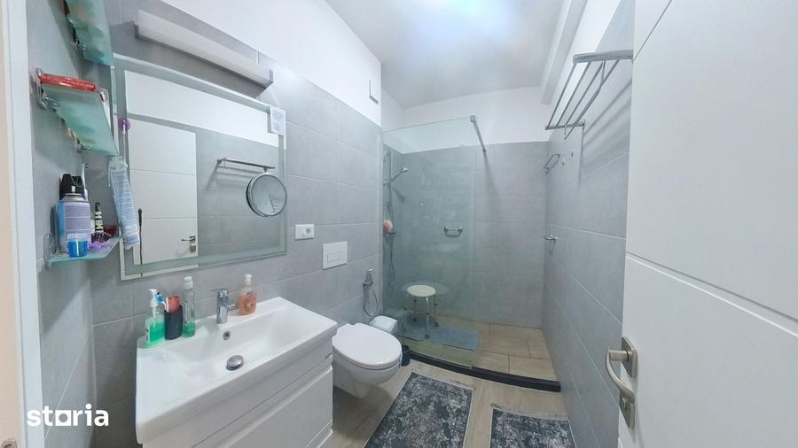 Apartament cu 3 camere în Tractorul