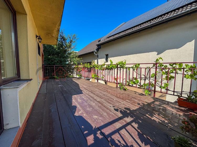 Apartament cu 3 camere semidecomandat, mobilat în Bună Ziua
