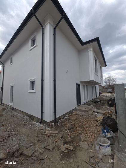 Casă cu 4 camere în Central
