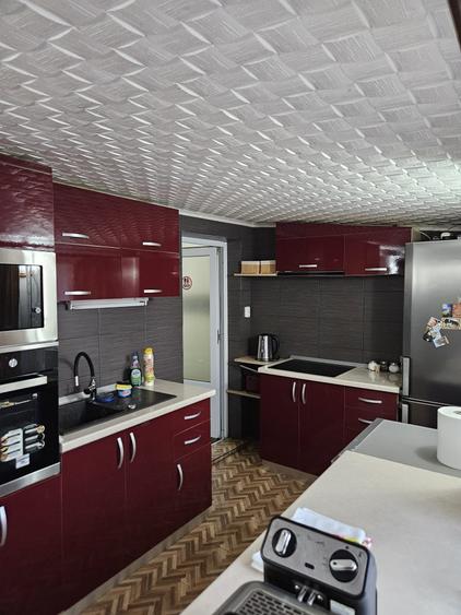 Apartament cu 3 camere decomandat în Mangalia
