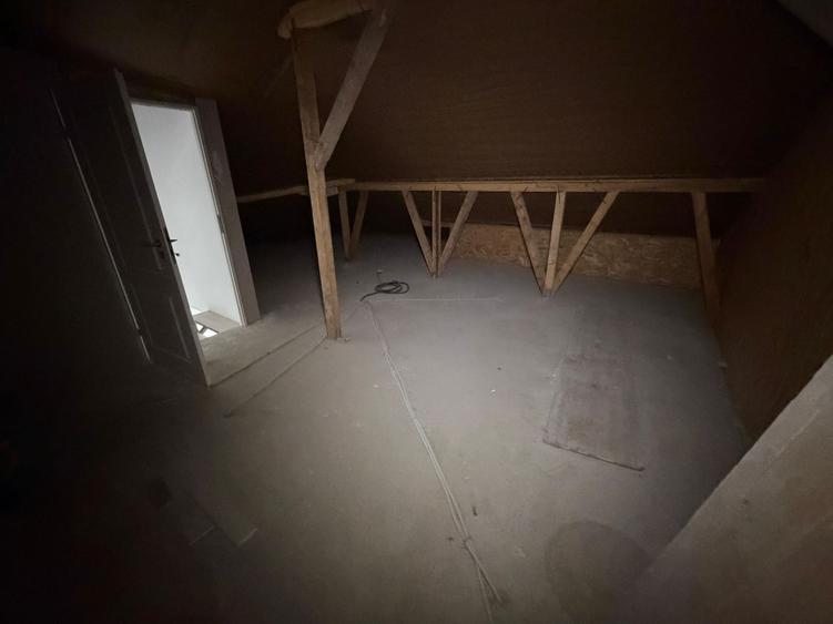 Duplex cu 4 camere cu Canalizare în Central