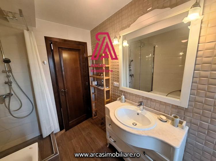 Apartament cu 3 camere decomandat în Sub Arini
