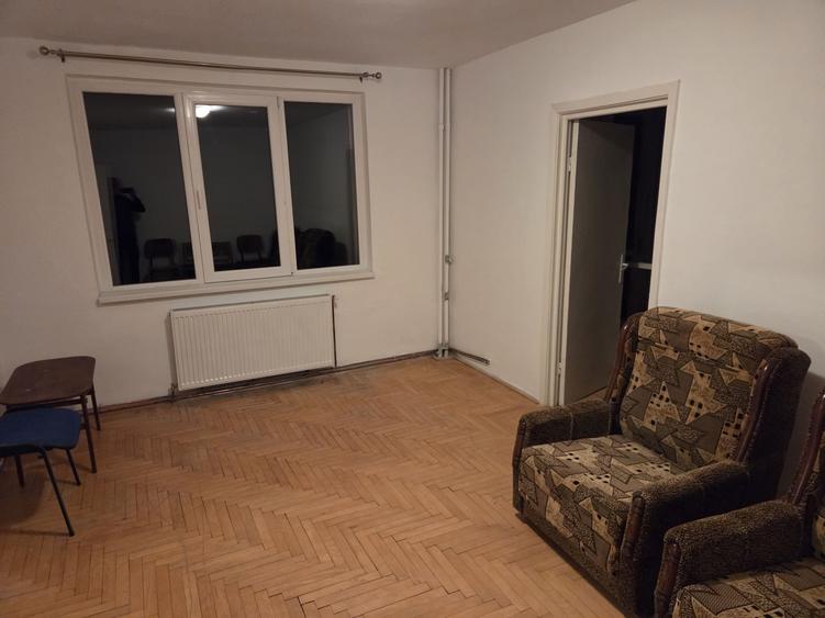 Apartament cu 2 camere semidecomandat în Liteni