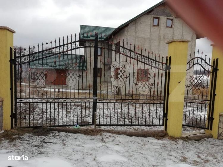 Casă cu 4 camere cu Teren 2500 Mp în Central