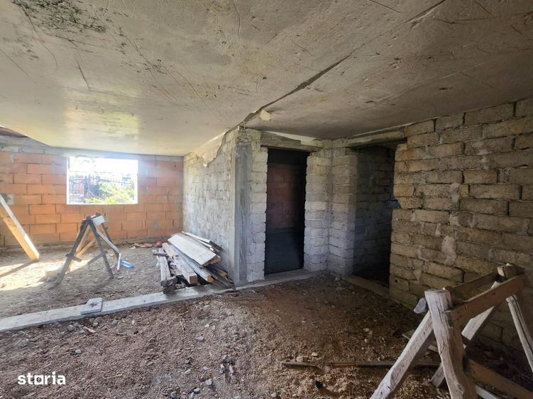 Casă cu 4 camere cu Teren 380 Mp în Central