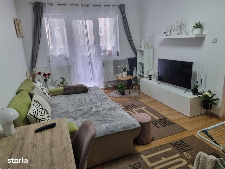 Apartament cu 2 camere decomandat în Piața Centrală