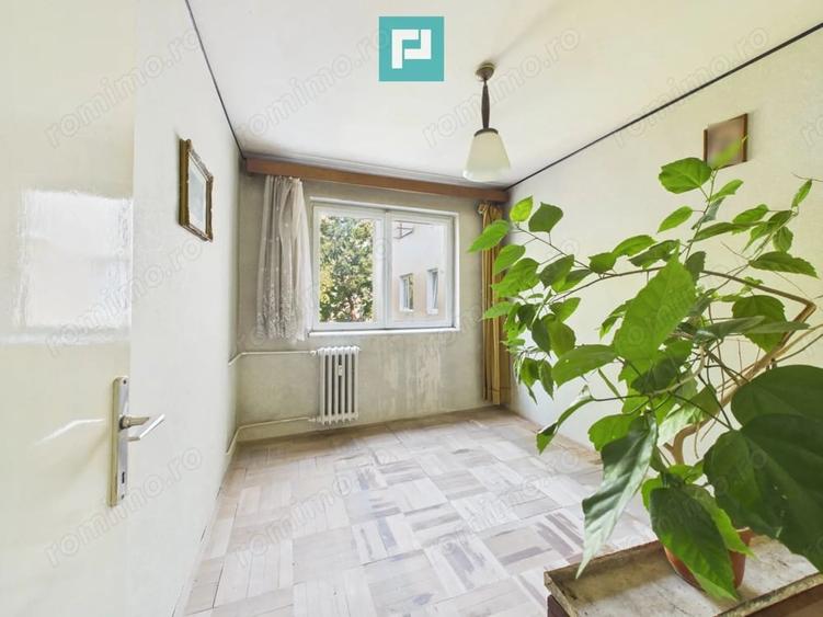 Apartament cu 3 camere semidecomandat în Romanilor