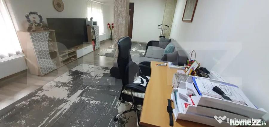 Casă cu 7 camere cu Teren 1750 Mp în Central