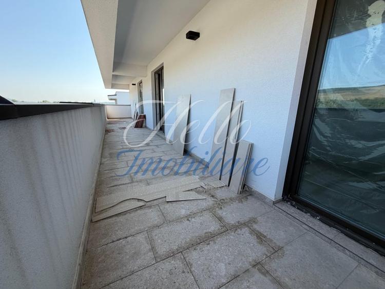 Apartament cu 4 camere semidecomandat în Florești