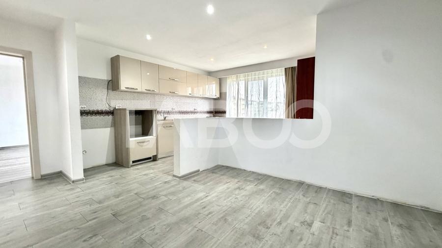 Apartament cu 3 camere semidecomandat, mobilat în Florești