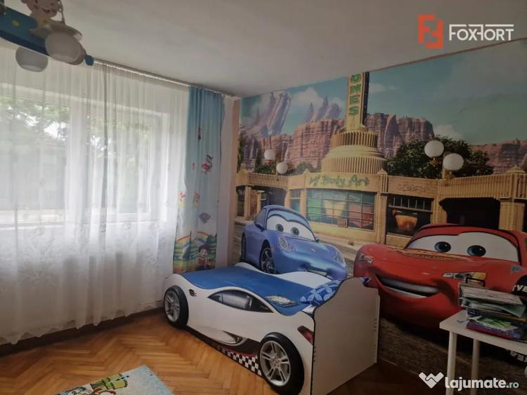 Casă cu 9 camere cu Teren 20 Mp în Moșnița Nouă