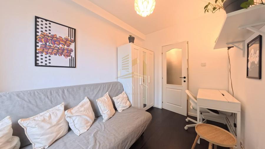 Apartament cu 3 camere semidecomandat, mobilat în Horea