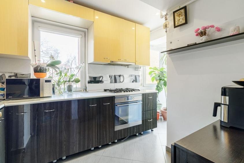 Apartament cu 3 camere semidecomandat în Regie