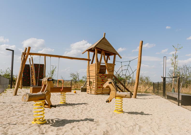 Duplex cu 4 camere cu Piscina în Poșta