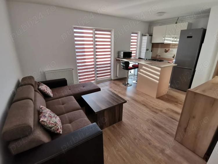 Apartament cu 3 camere semidecomandat în Vest