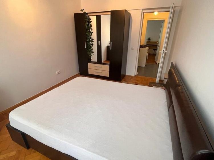 Apartament cu 3 camere semidecomandat în Câmpia Libertății