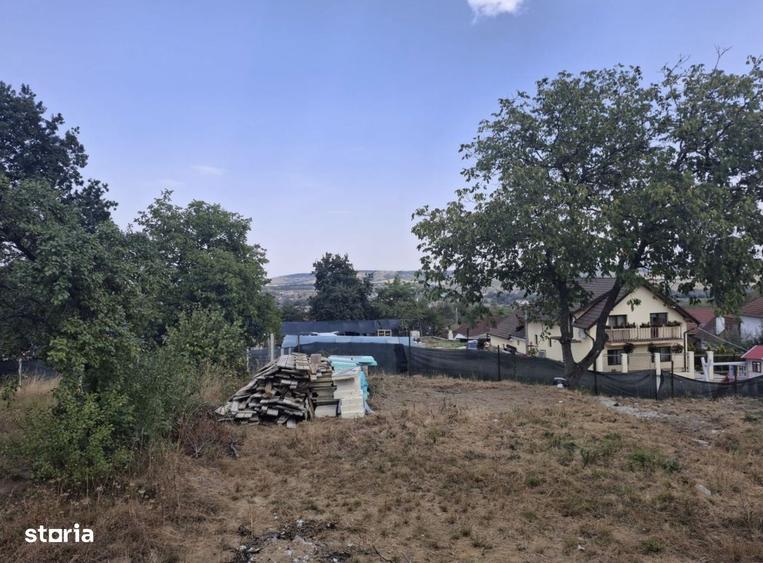 Casă cu 3 camere cu Canalizare în Central