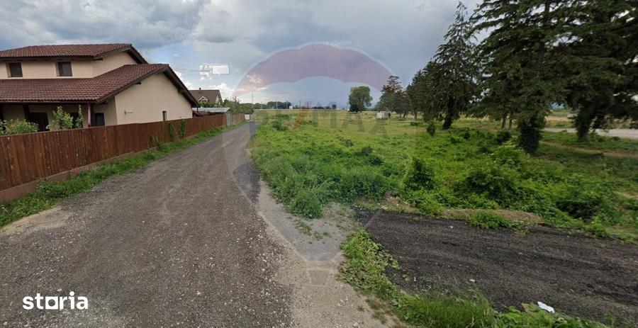 Teren de 2000 mp, în Sânpetru