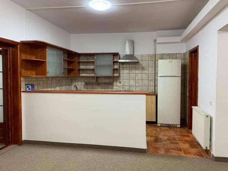Apartament cu 3 camere semidecomandat, mobilat în Foișorul de Foc