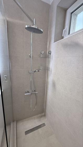 Apartament cu 3 camere semidecomandat în Cina