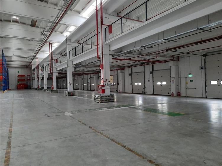 Spațiu industrial, de 3,000 mp, în Est