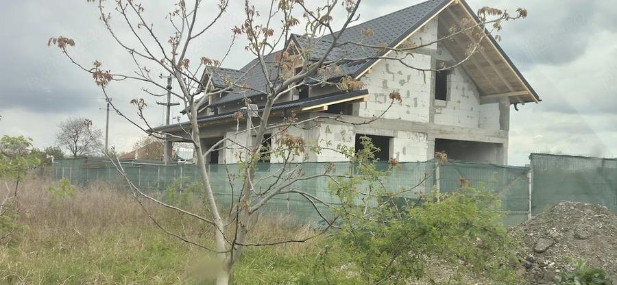 Casă cu Teren 1300 Mp în Șerbănești