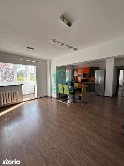 Apartament cu 3 camere decomandat în Astra