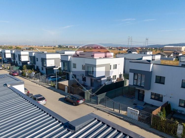 Apartament cu 2 camere, mobilat în Sânpetru